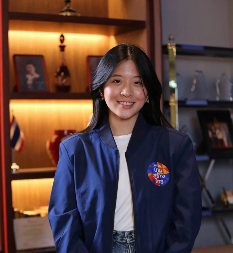 "จินนี่" ยศสุดา  ลีลาปัญญาเลิศ  คนรุ่นใหม่กับการเมือง 