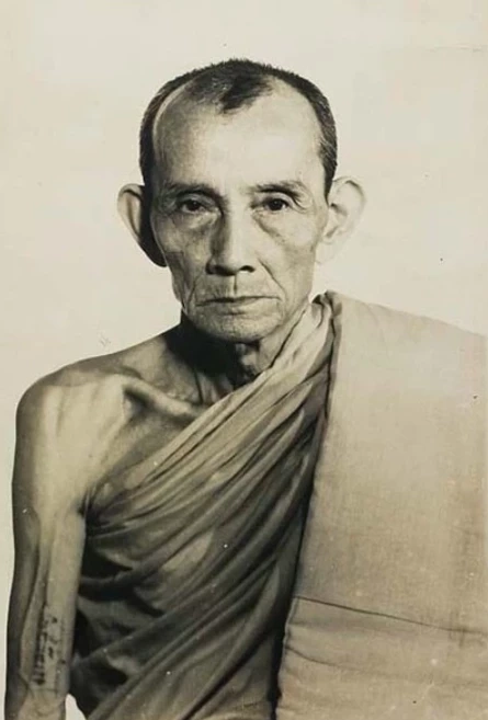 "หลวงพ่อกวย ชุตินธโร" อดีตเจ้าอาวาสวัดโฆสิตาราม (วัดบ้านแค) ต.บางขุด อ.สรรคบุรี จ.ชัยนาท