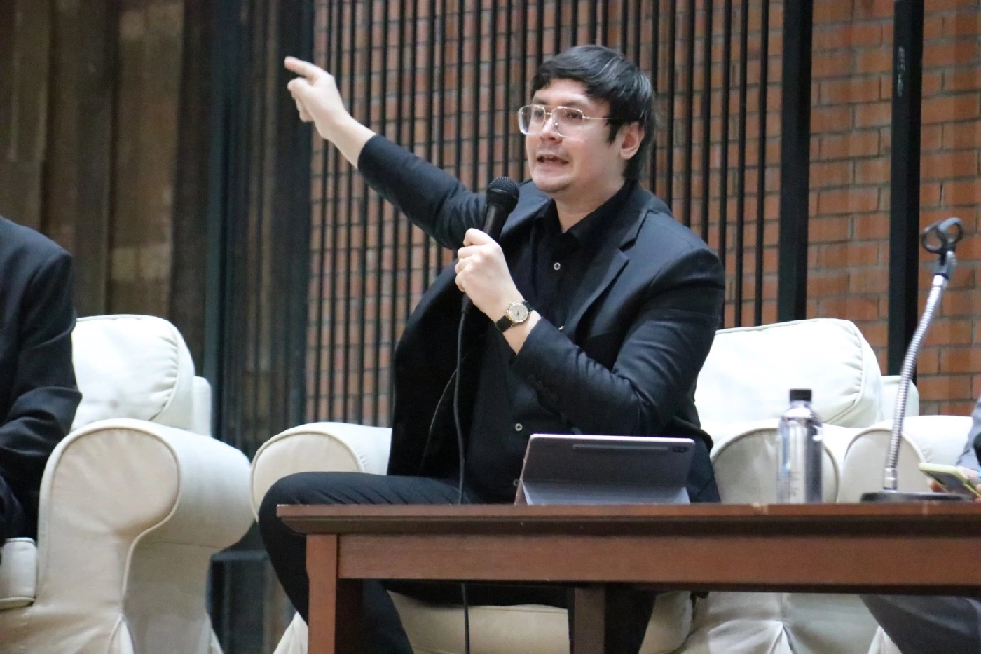 พรรคร่วมฝ่ายค้าน เปิดเวทีจัดหนักรัฐบาล ซัดพอกันทีกับระบอบประยุทธ์