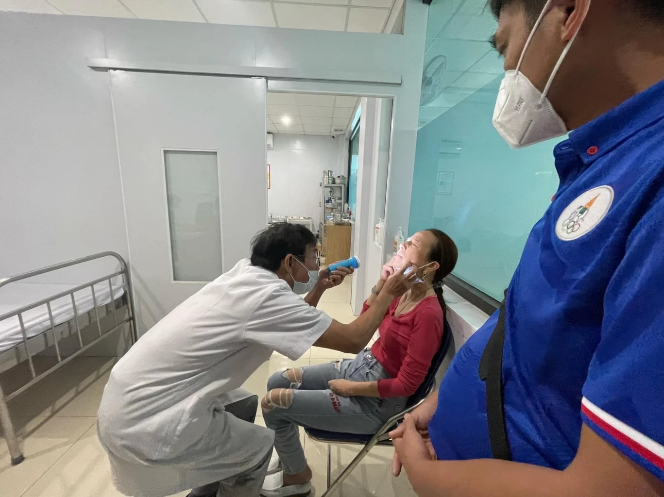 โล่งใจ! อัปเดตอาการเจ็บ &quot;มาดามแป้ง&quot; ผจก.ทัพช้างศึก ไม่มีกระดูกแตกร้าว