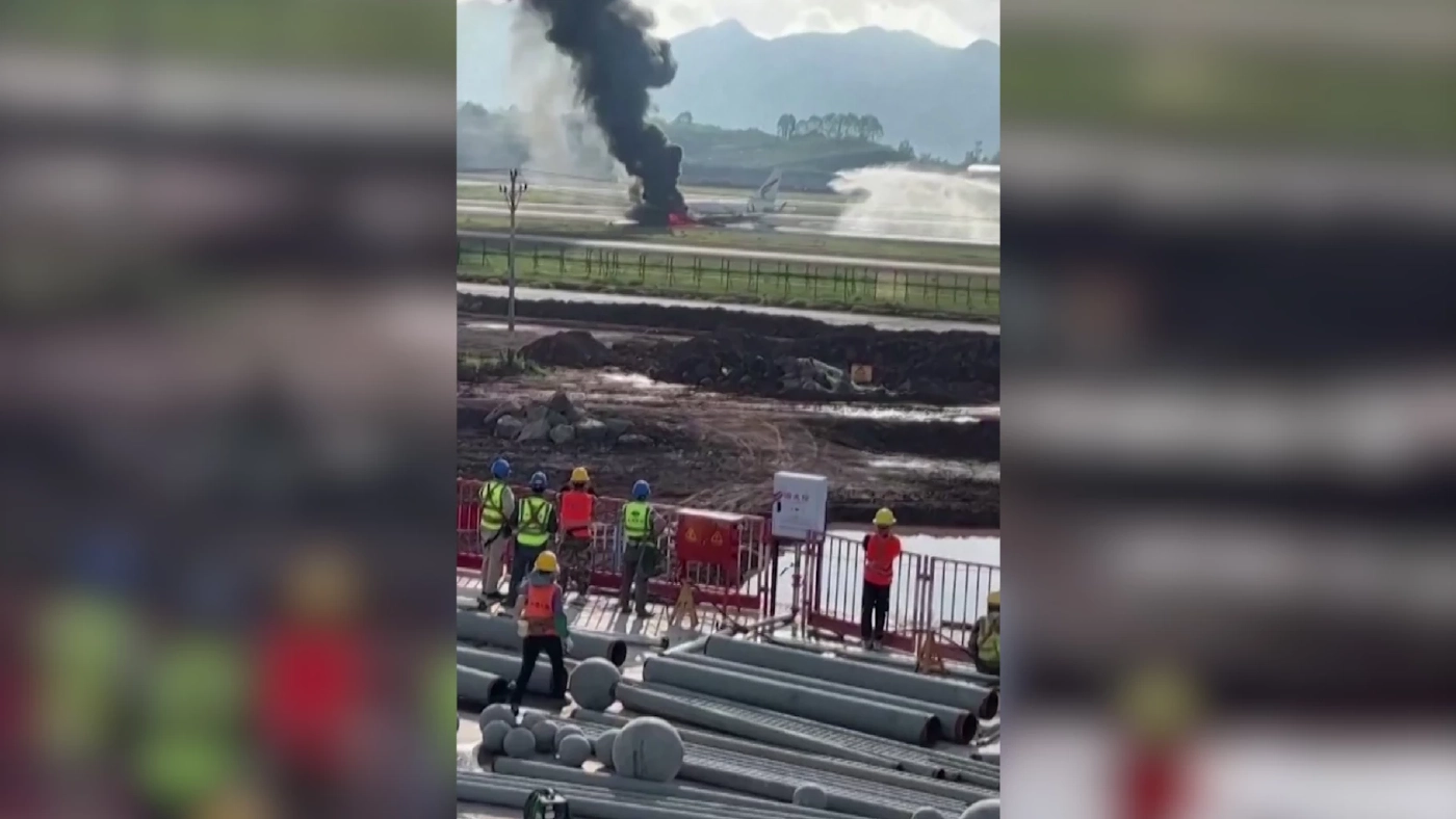 เครื่องบินทิเบตลุกไหม้ หนีระทึก เจ็บกว่า 40