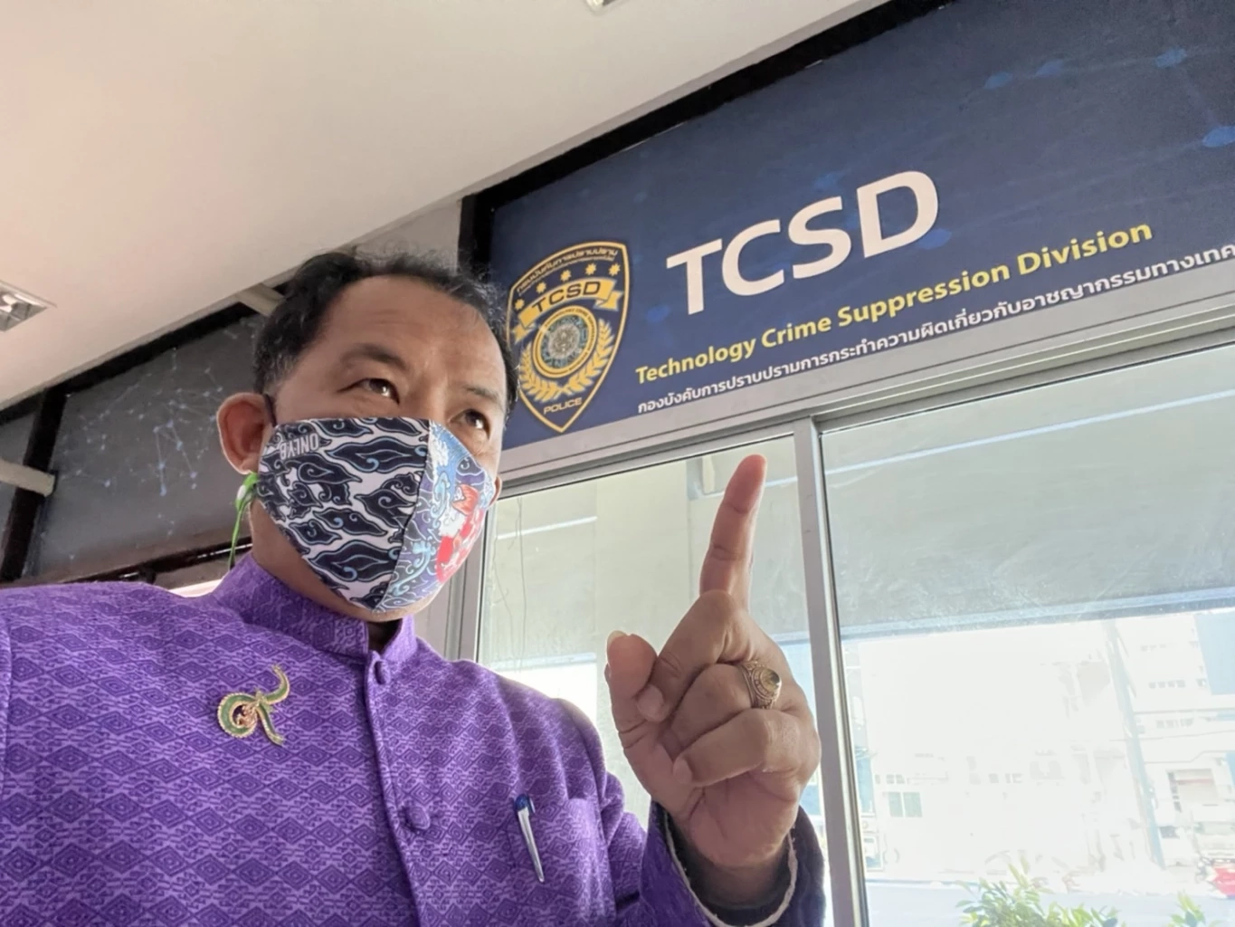 "ศรีสุวรรณ" ยื่นปอท.ฟัน "นรา เครปกะเทย  ลาซาด้า เอเยนซี่" ทำผิดมาตรา 112