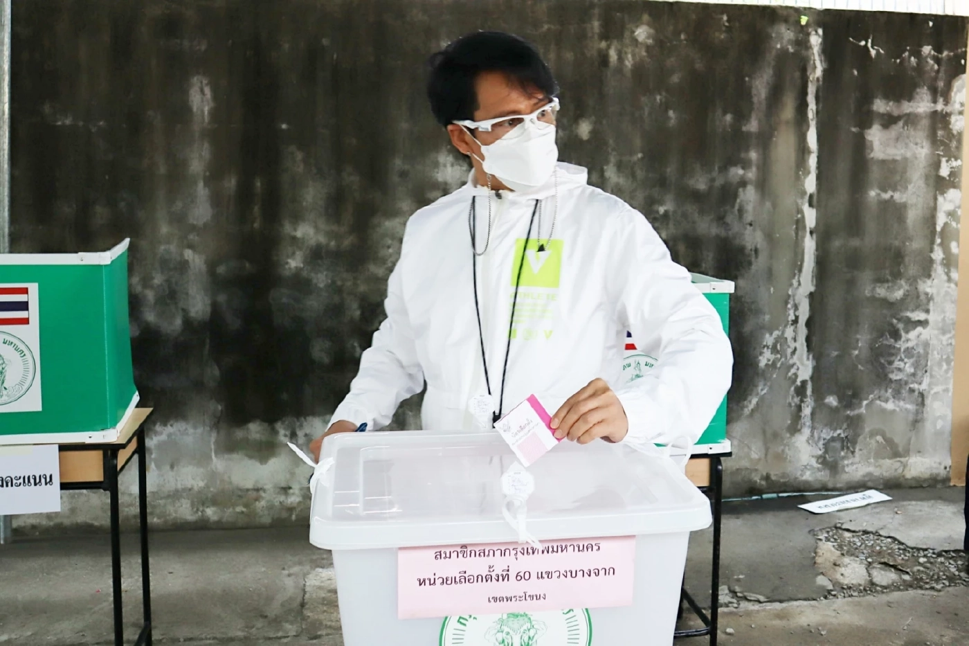 “เบิร์ด ธงไชย” ออกไปใช้สิทธิเลือกตั้งผู้ว่าฯ กทม. อยากเห็นทุกอย่างดีขึ้น