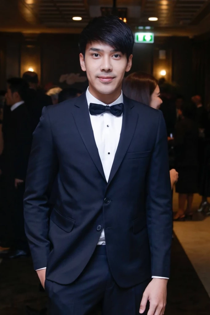 “บอม ธนกฤต” เผยสิ่งยึดเหนี่ยวจิตใจ ในวันที่ประเทศต้องเดินหน้าต่อ