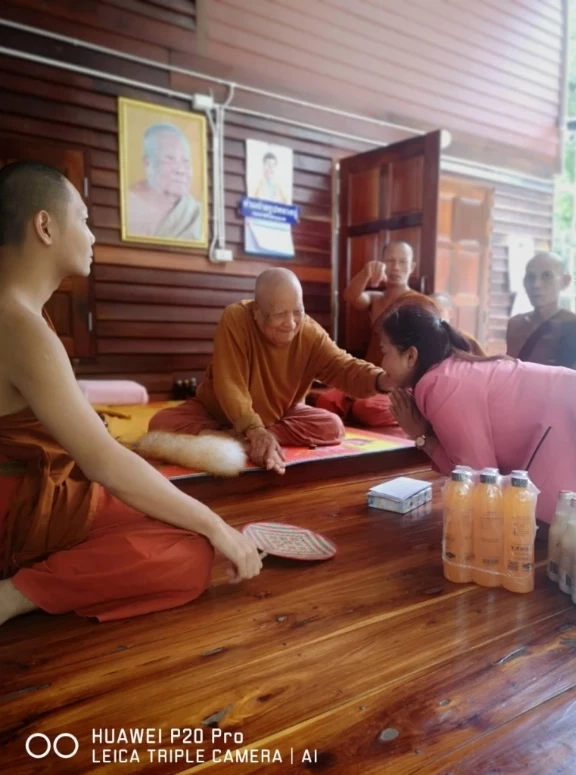 กรณีดราม่า หลวงปู่แสง ญาณวโร