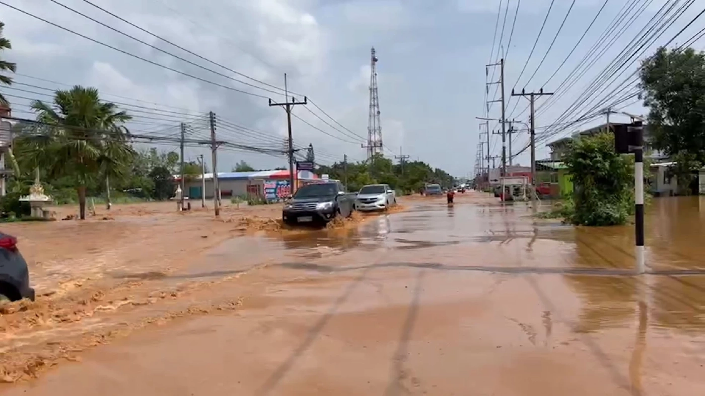 เชียงราย-น้ำป่าไหลหลากเข้าท่วมบ้านเรือน พื้นที่เกษตร เสียหาย หลายอำเภอ