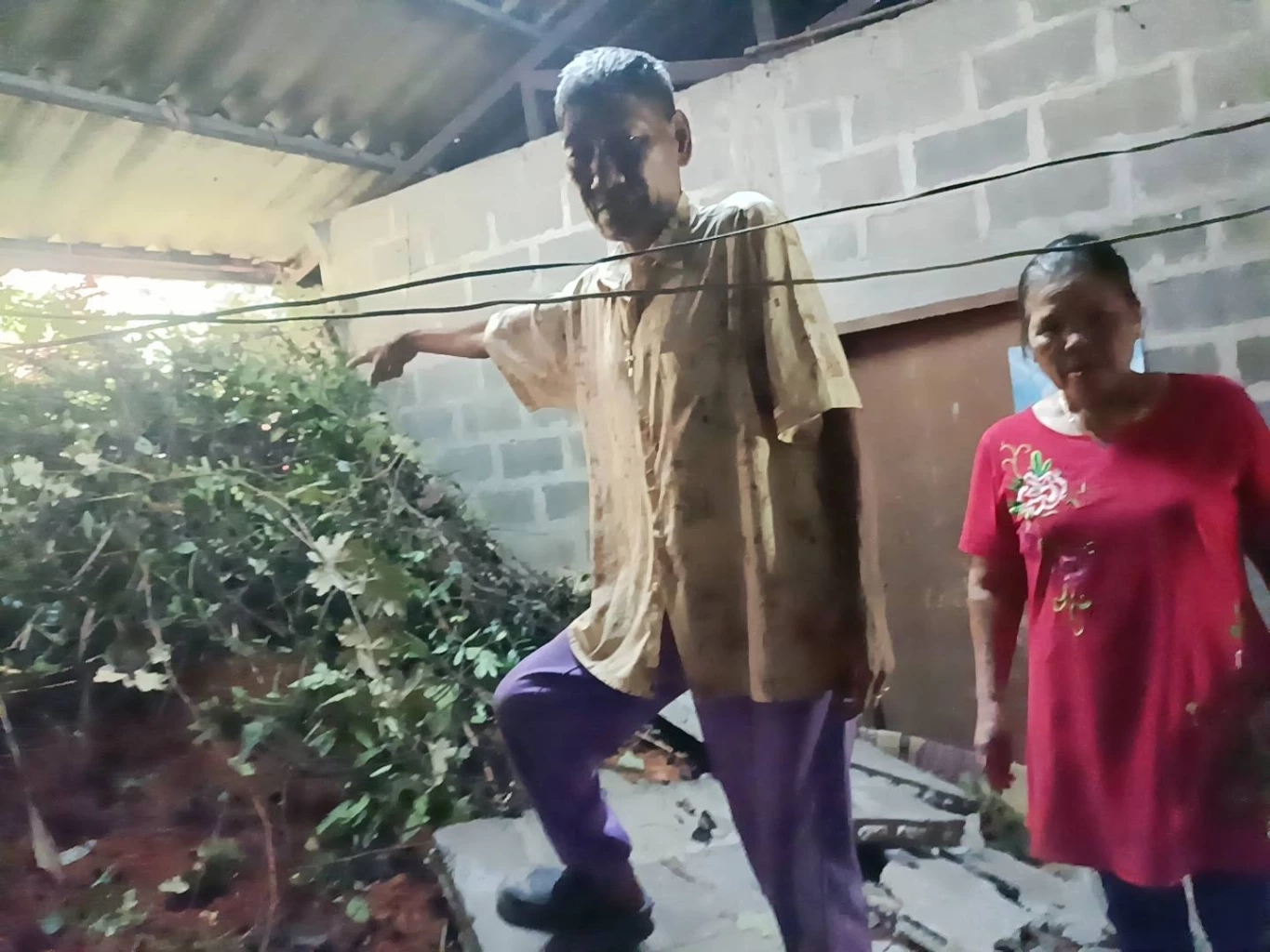 ฝนตกต่อเนื่องดินสไลด์ถล่มบ้านห้วยน้ำขุ่น ปิดทางเข้า-ออก เร่งช่วยเหลือ