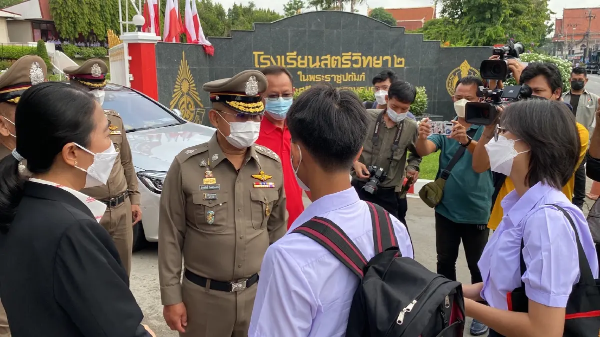 รองผบ.ตร.ตรวจสภาพการจราจร รับเปิดเทอม พร้อมถอดบทเรียนเร่งแก้ปัญหา