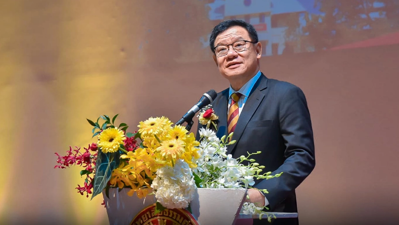 ศ.ดร.สุรพล   นิติไกรพจน์  อดีตอธิการบดีมหาวิทยาลัยธรรมศาสตร์ 