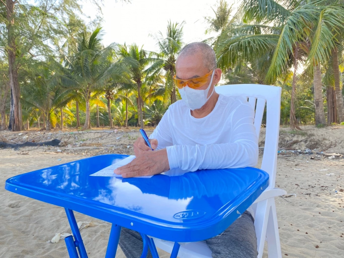 นายสุวิทย์ ทองประเสริฐ หรือ อดีตพระพุทธะอิสระ