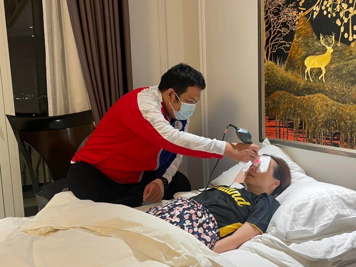 โล่งใจ! อัปเดตอาการเจ็บ &quot;มาดามแป้ง&quot; ผจก.ทัพช้างศึก ไม่มีกระดูกแตกร้าว