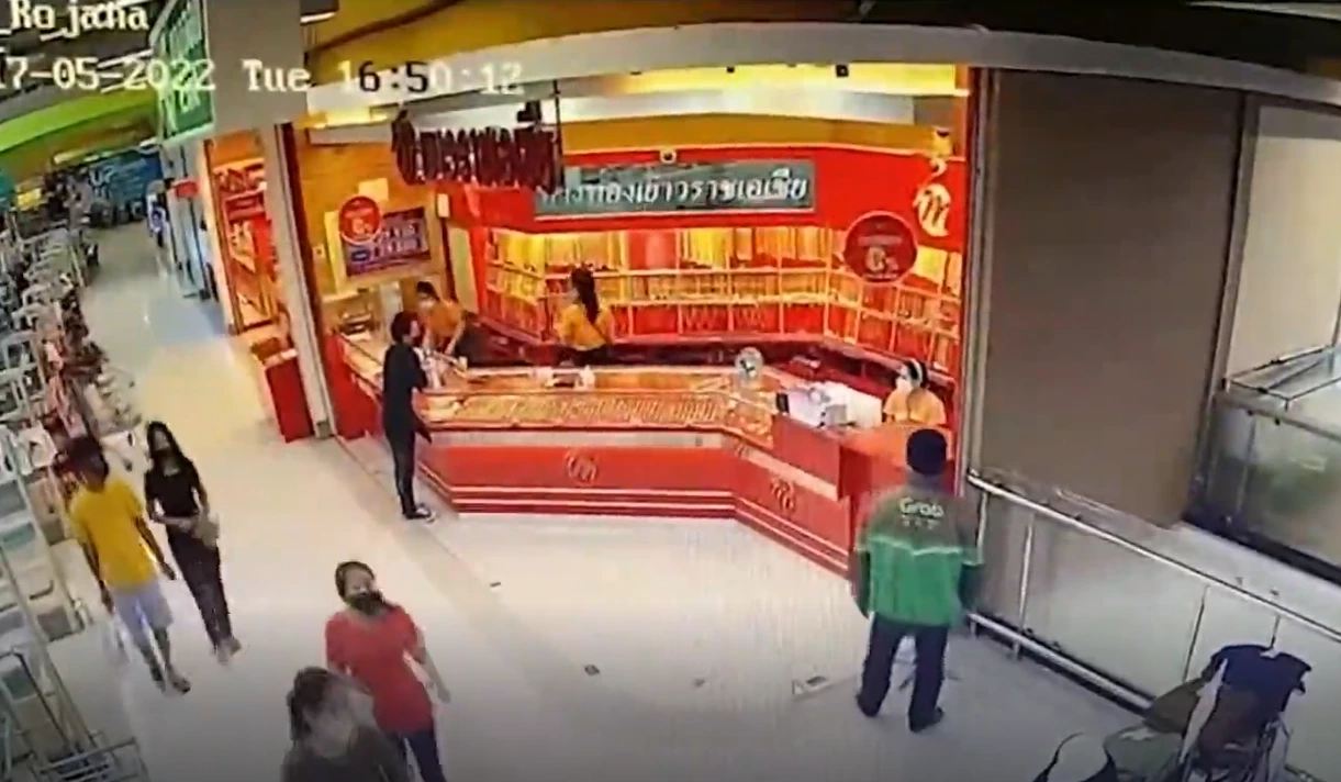 รวบ 2 คนร้ายใช้ปืนจี้ชิงทอง 86 บาท ขยายผลจับ 3 ผู้ร่วมขบวนการ