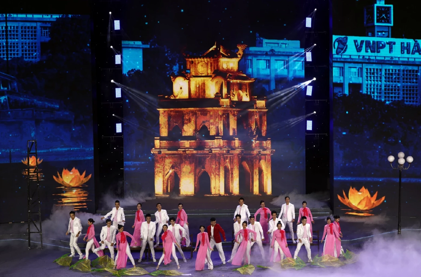 ประมวลภาพพิธีปิด "ซีเกมส์" อบอุ่นสุดประทับใจ พบกันใหม่ปีหน้าที่กัมพูชา