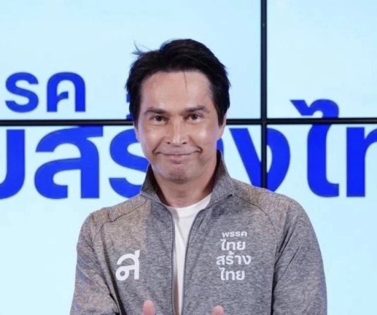 จอนนี่ แอนโฟเน่ จากดารารุ่นใหญ่ สู่บทบาทนักการเมือง สมาชิกพรรคไทยสร้างไทย