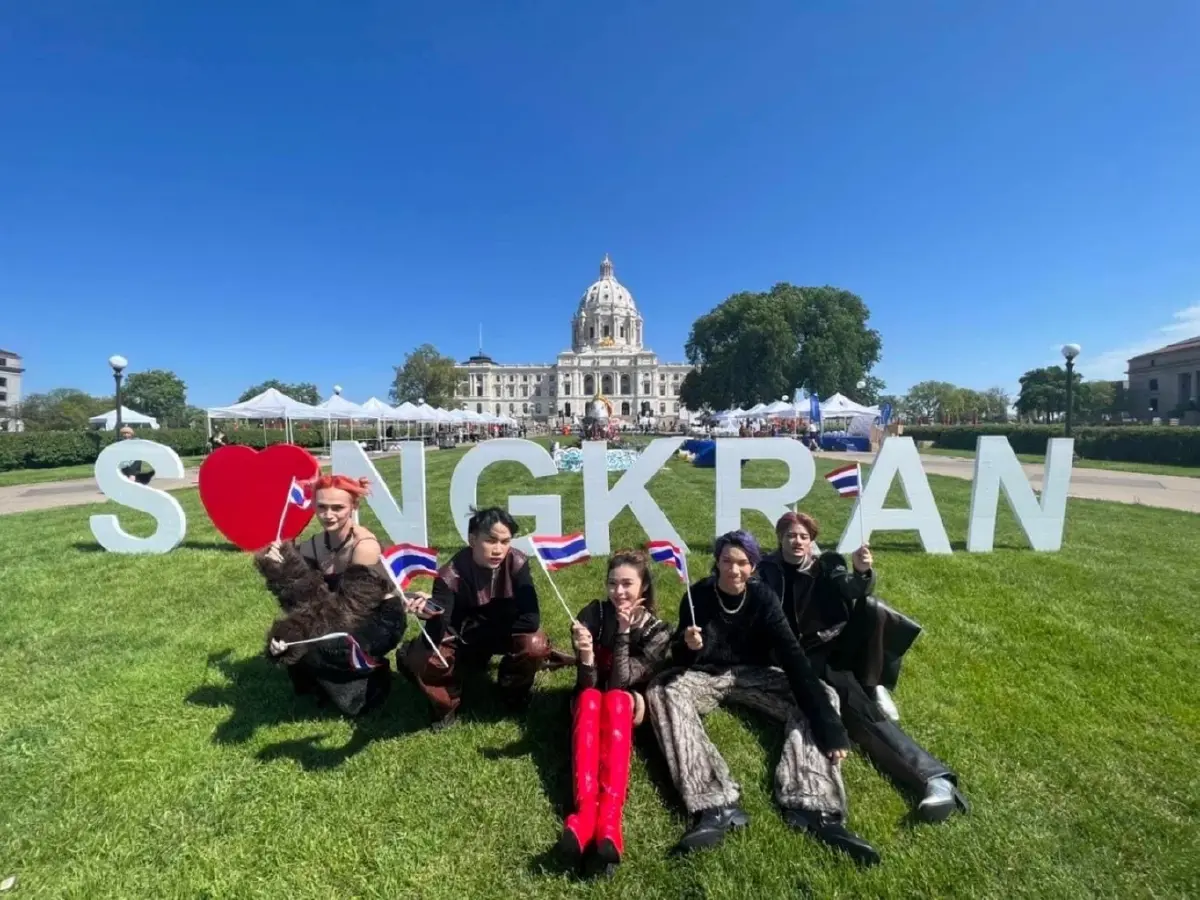 4MIX - ยีนส์ ปพิชญา จัดเต็มโชว์บนเวที Minnesota Songkran Festival  ที่อเมริกา