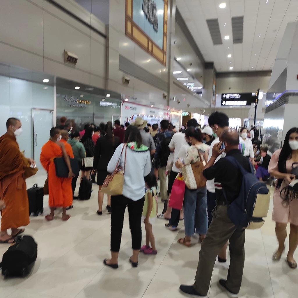 บรรยากาศความวุ่นวานที่สนามบินอุบลราชธานี