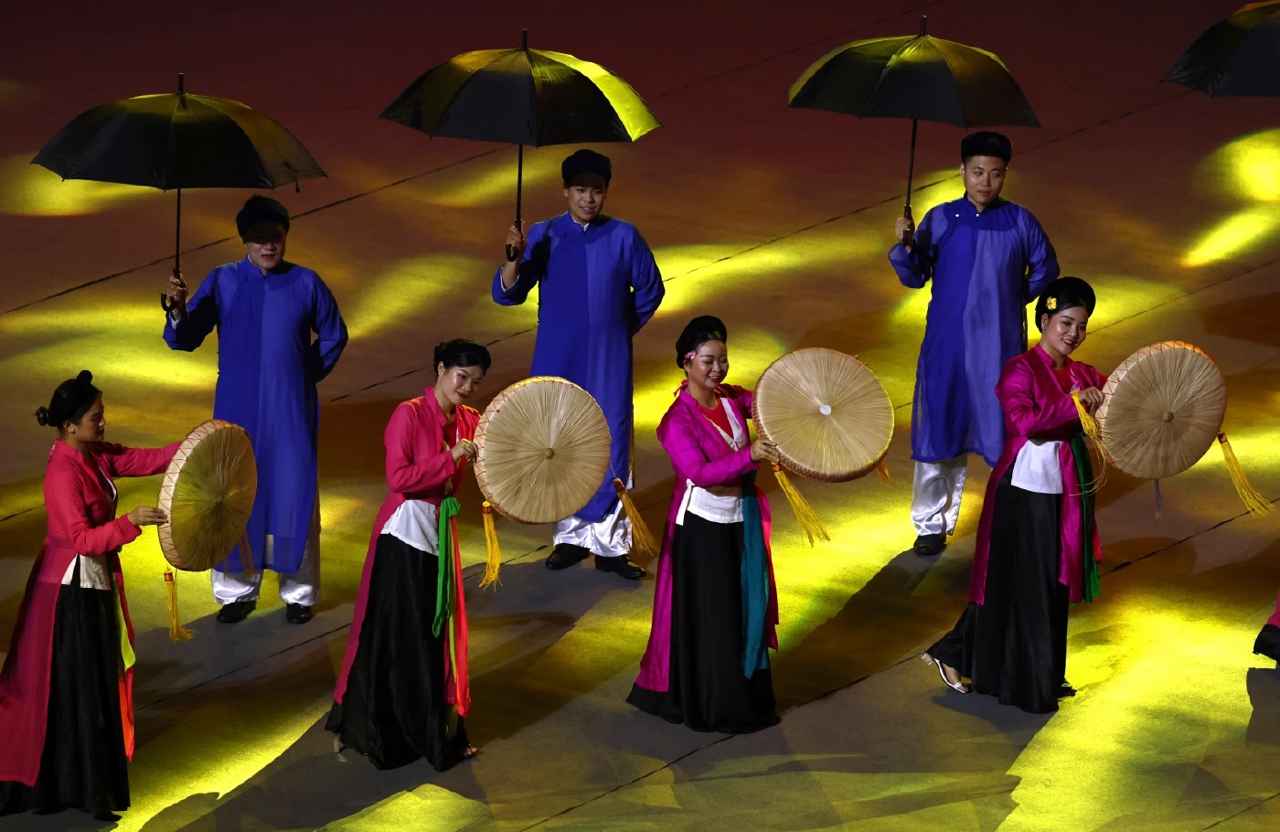 ประมวลภาพพิธีปิด "ซีเกมส์" อบอุ่นสุดประทับใจ พบกันใหม่ปีหน้าที่กัมพูชา