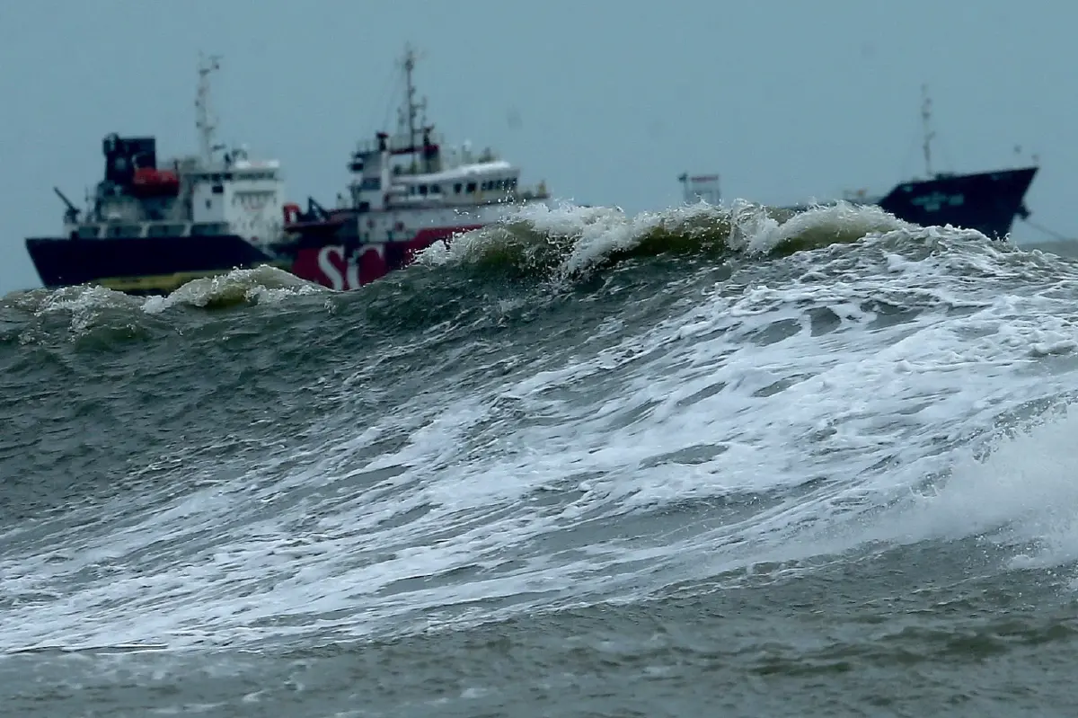 กรมอุตุฯ เตือน "อีสาน-ตะวันออก-ใต้ตอนบน" มีฝนหนัก เรือเล็กงดออกจากฝั่ง