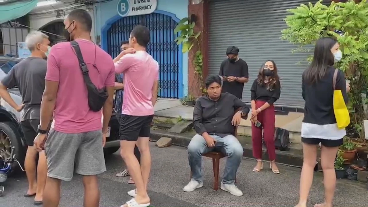 จยย.ล้มระเนระนาด กว่า 40 คัน เหตุน้ำมันรั่วลงพื้นถนน