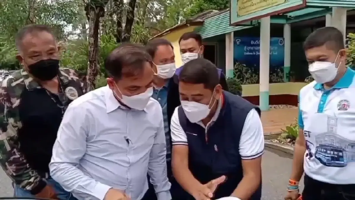 นายพิเชษฐ์ ปาณะพงษ์ รองผู้ว่าฯภูเก็ตนำทีมค้นหาหญิงต่างชาติ