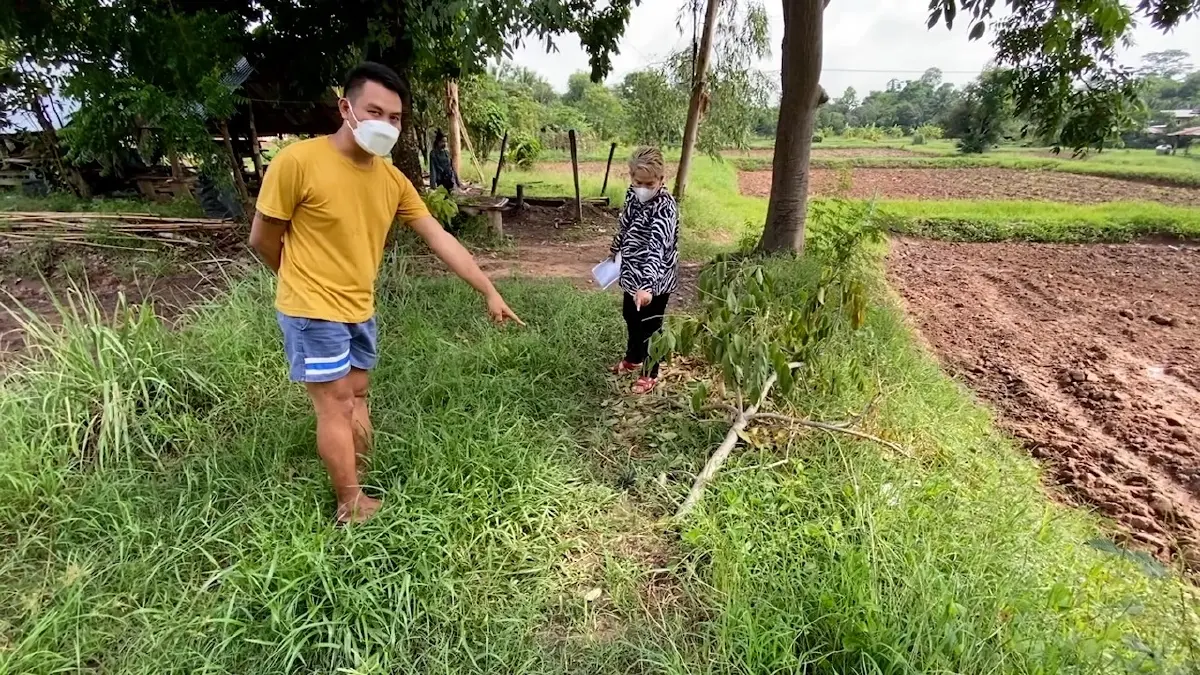 ลูกสาวแจ้งจับ"พ่อเลี้ยงโหด"ใช้มีดปาดคอแม่หลอดลมทะลักเย็บ 17 เข็ม