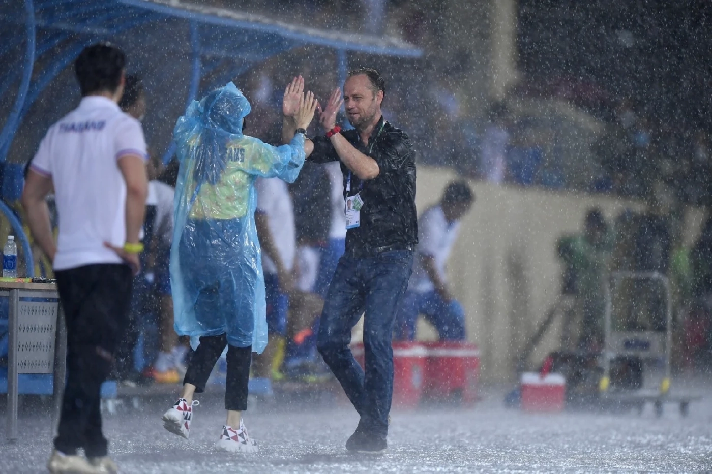 2 นัด 10 ประตู! "มาดามแป้ง" ยกเครดิตแข้งช้างศึกหลังจ่อลิ่วตัดเชือกซีเกมส์