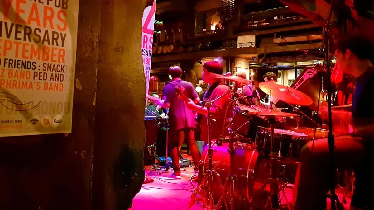 ภาพบรรยากาศร้านอาหารกลางคืน