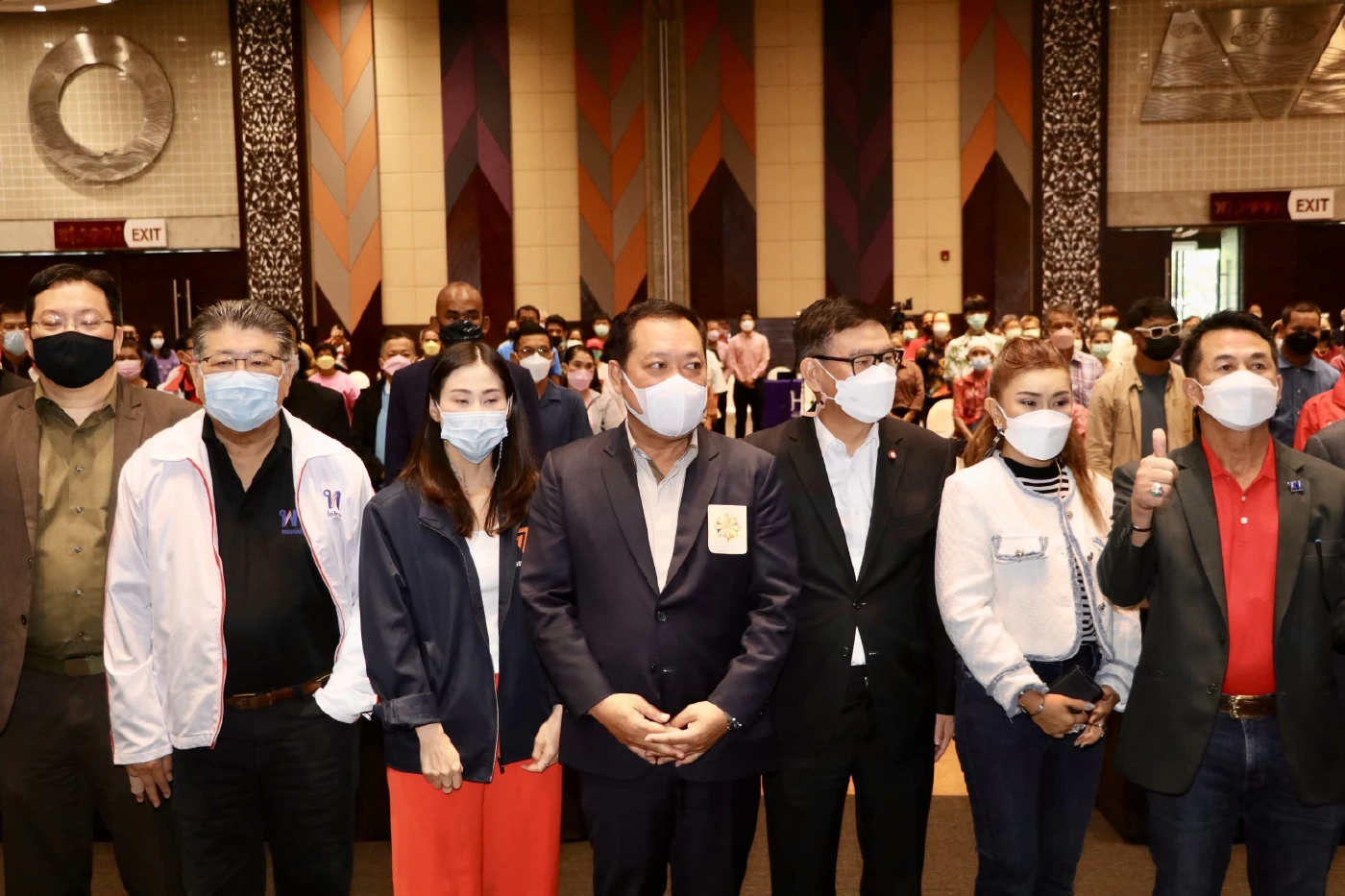 ฝ่ายค้านถล่มนอกสภา "ทวี" ฉะ ผู้นำไร้สัจจะ เมินเสียงประชาชน ทำประเทศพัง