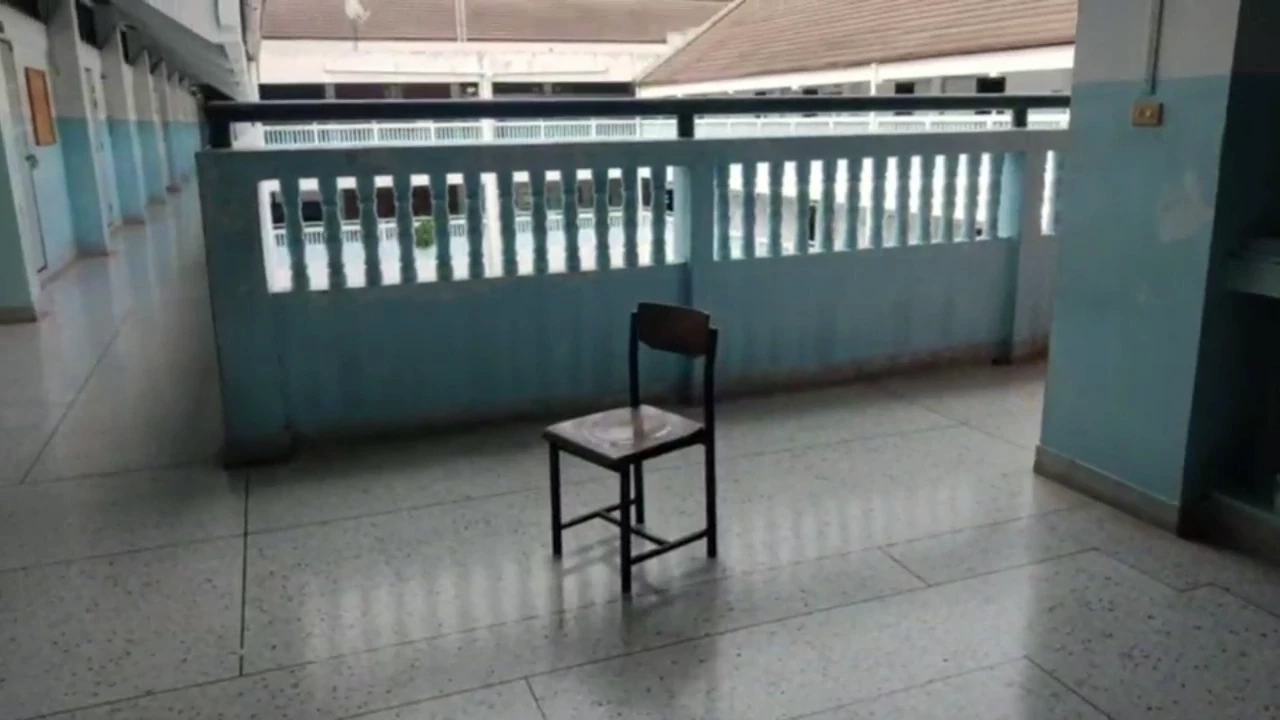 ม.2 โรงเรียนชื่อดังโคราช กระโดดอาคารเรียน 8 ชั้น เสียชีวิตคาที่