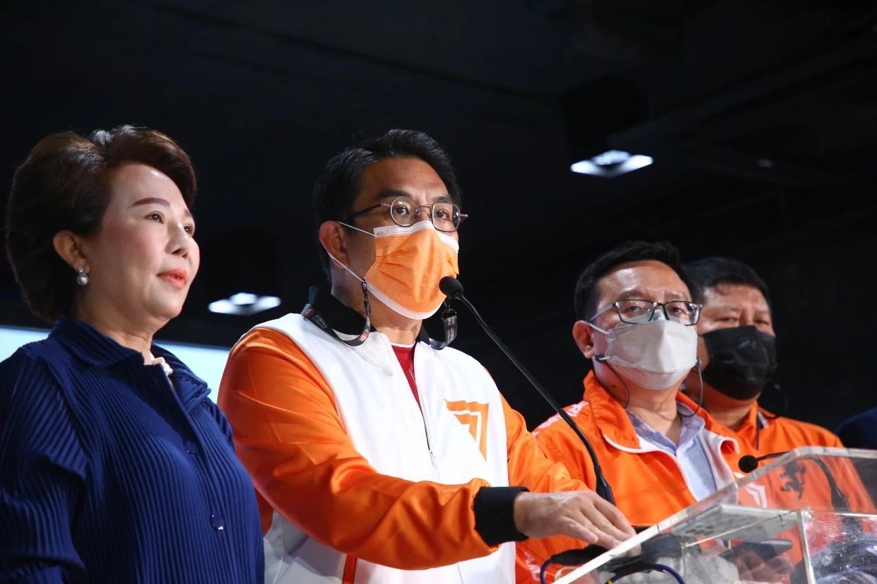 "วิโรจน์" ต่อสายยินดี "ชัชชาติ" ฝากนโยบายก้าวไกลหวังทำเมืองให้คนเท่ากัน