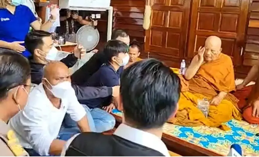 หมอปลานำคณะบุกวัดต่าง ๆ เพื่อตรวจสอบพระสงฆ์