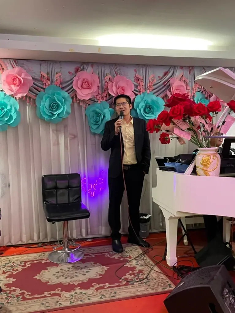 ส.ส.เต้ ควงคุณแม่ภนิดาไปร้องเพลงและทานอาหารค่ำ