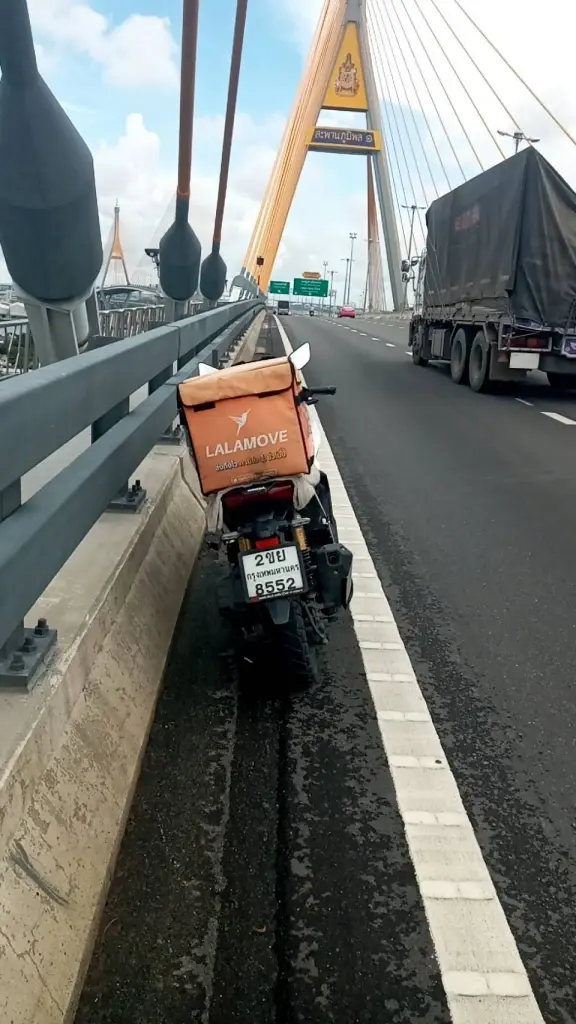 ไรเดอร์ป่วยหนีหมอ ดิ่งสะพานหายกลางแม่น้ำเจ้าพระยา