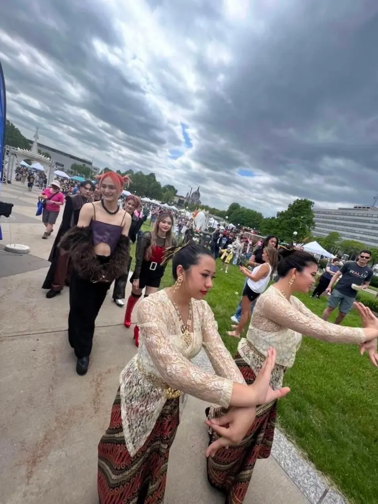 4MIX - ยีนส์ ปพิชญา จัดเต็มโชว์บนเวที Minnesota Songkran Festival  ที่อเมริกา