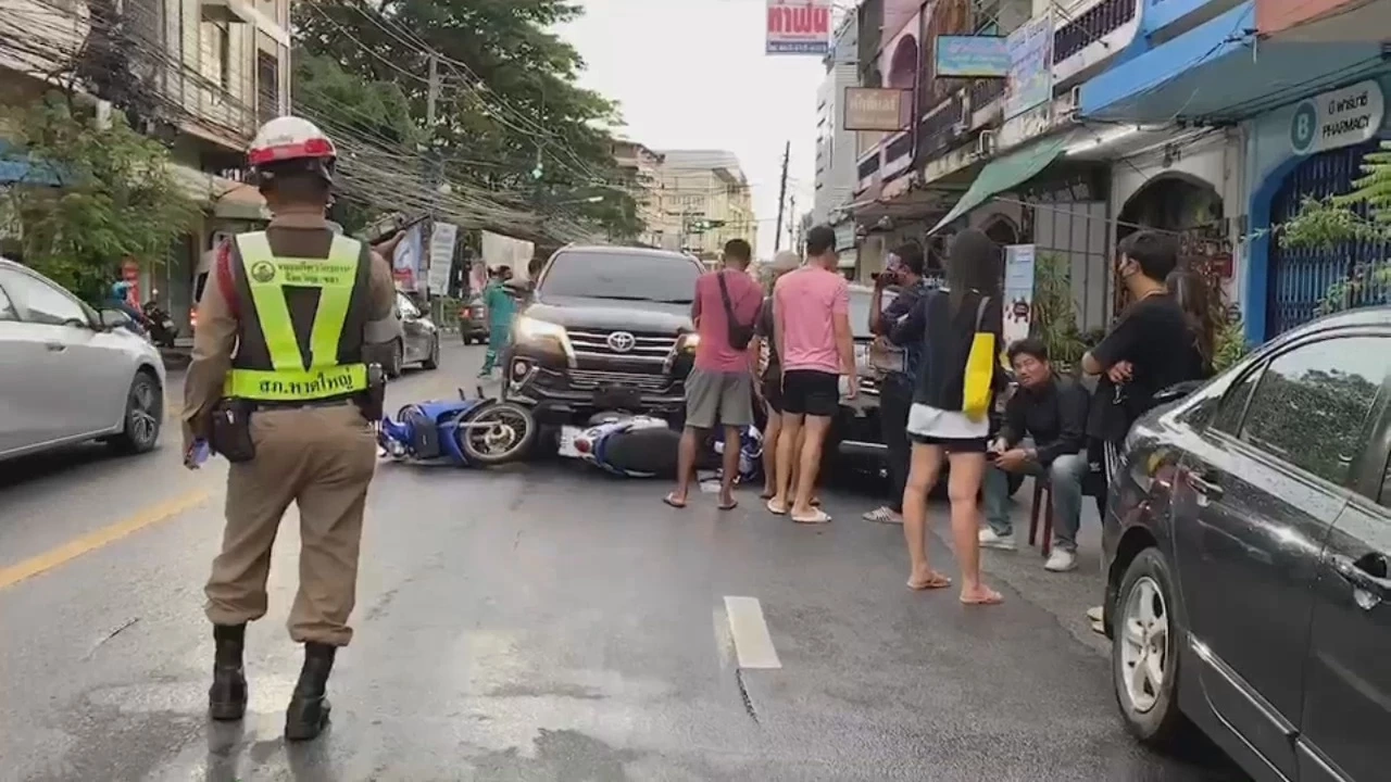 จยย.ล้มระเนระนาด กว่า 40 คัน เหตุน้ำมันรั่วลงพื้นถนน