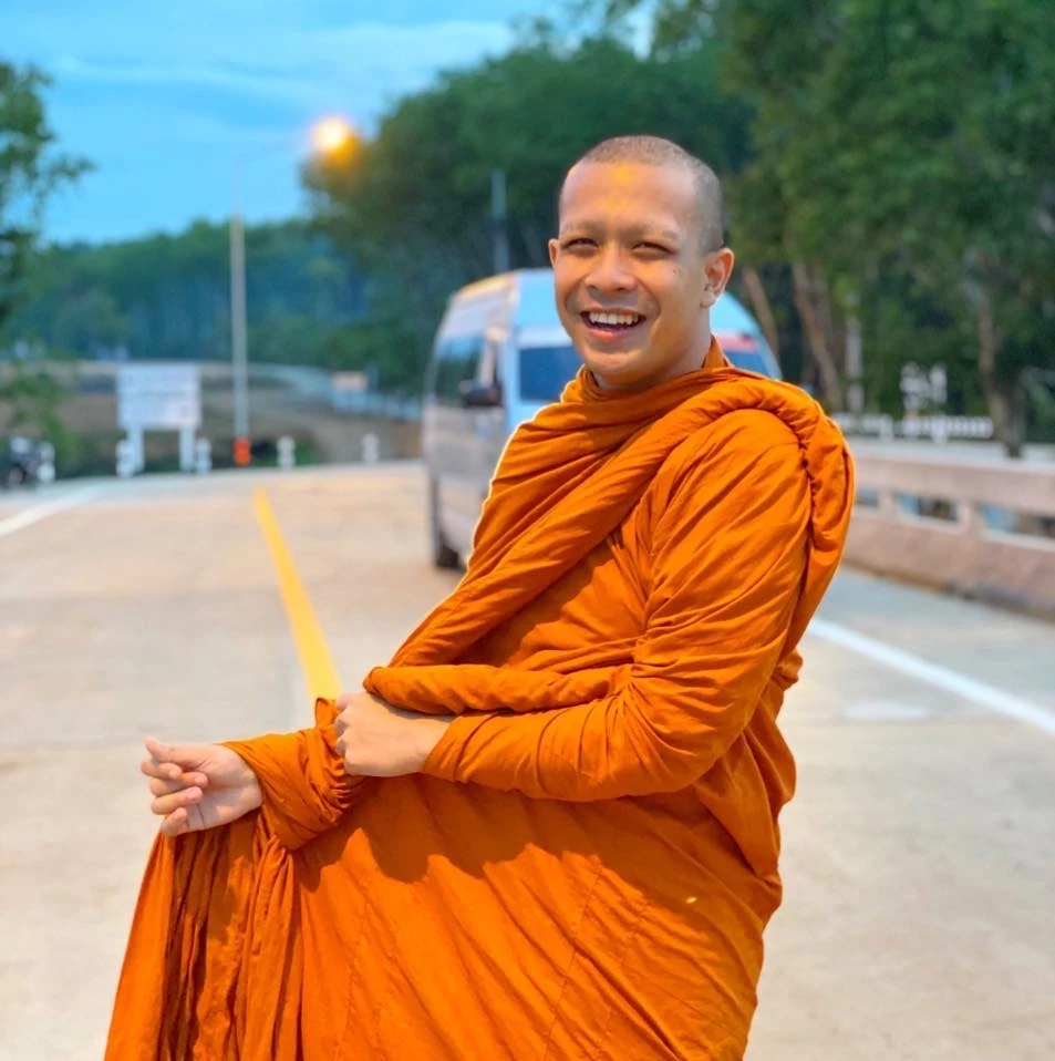 อดีต พระพงศกร จันทร์แก้ว หรือ "หลวงพี่กาโตะ" พระนักเทศน์หนุ่มชื่อดัง