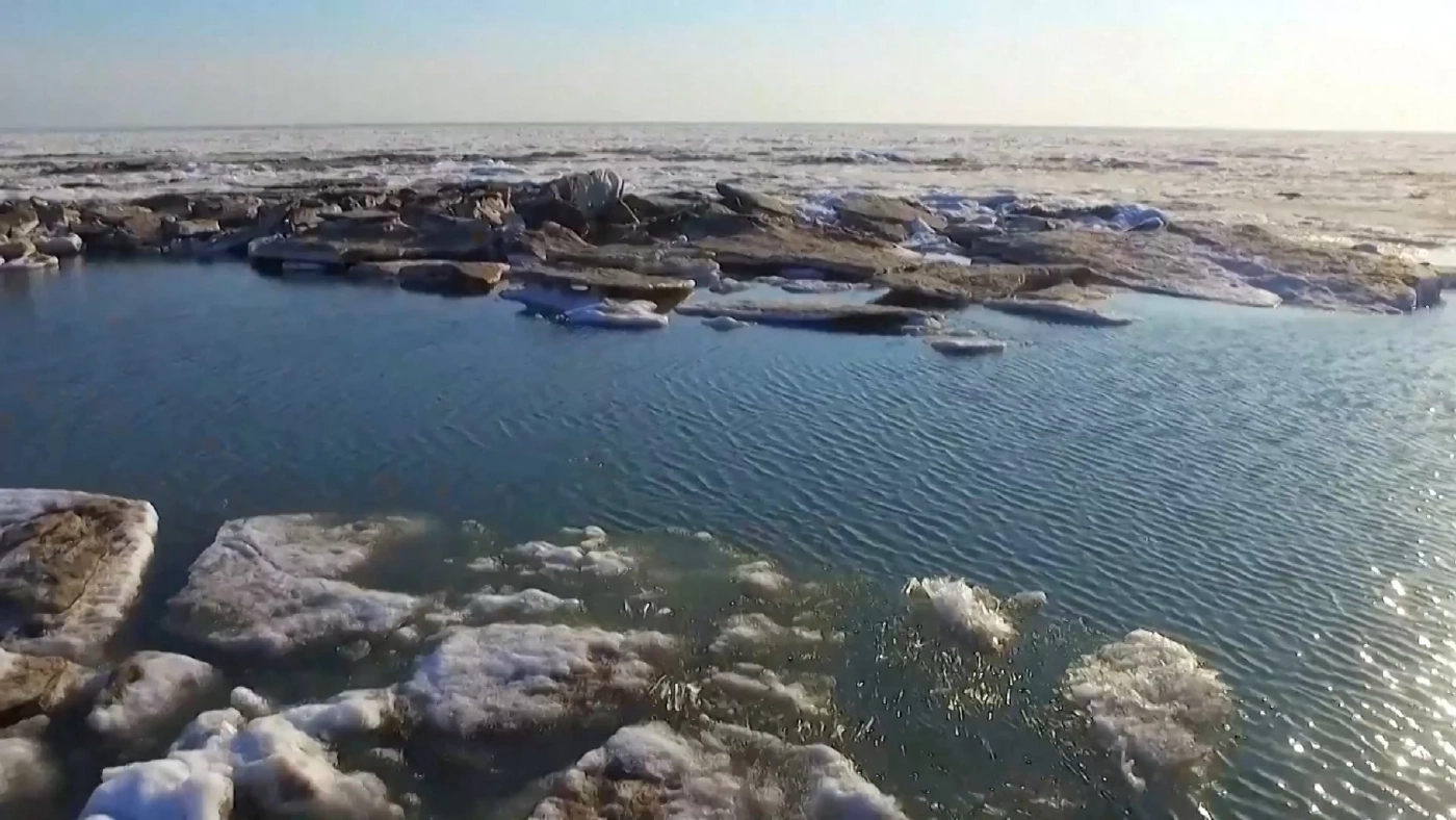 ภาคเหนือของจีนยังมีหิมะปกคลุมและปรากฏการณ์น้ำแข็งช่วงฤดูใบไม้ผลิ (คลิป)