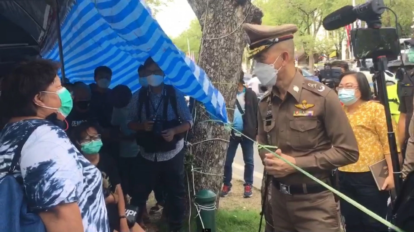 ตร.เจรจาแกนนำม็อบหน้ายูเอ็น ส่งความห่วงใยถึงผู้ชุมนุม