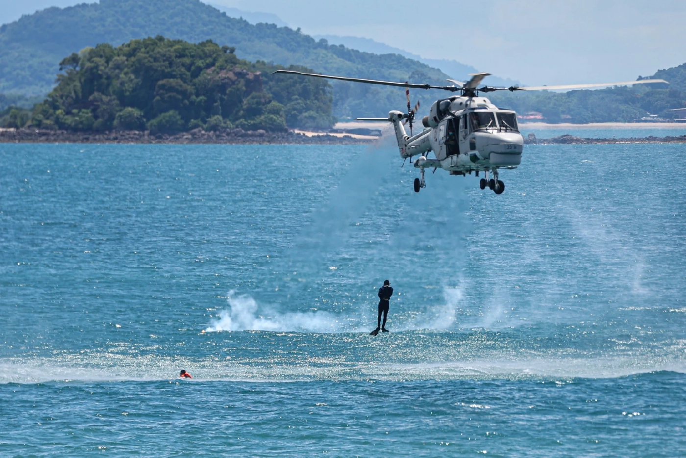 กองทัพเรือ ฝึกปฎิบัติการช่วยเหลือประชาชน ถอดบทเรียน “น้ำมันรั่ว”
