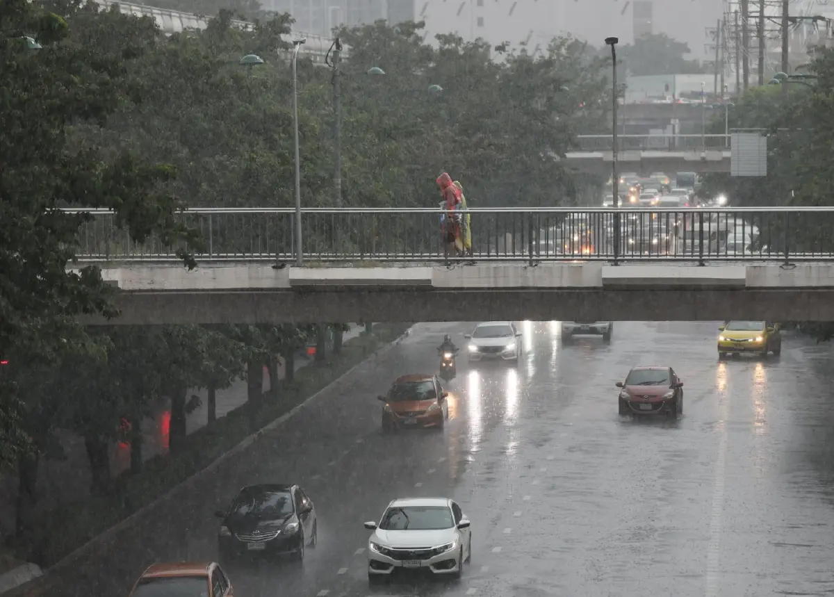 "กรมอุตุ" พยากรณ์ 28 มิ.ย.นี้ 4 ภาคมีฝนตกหนัก 32 จว. กรุงเทพ-ปริมณฑล ฝนร้อยละ 70