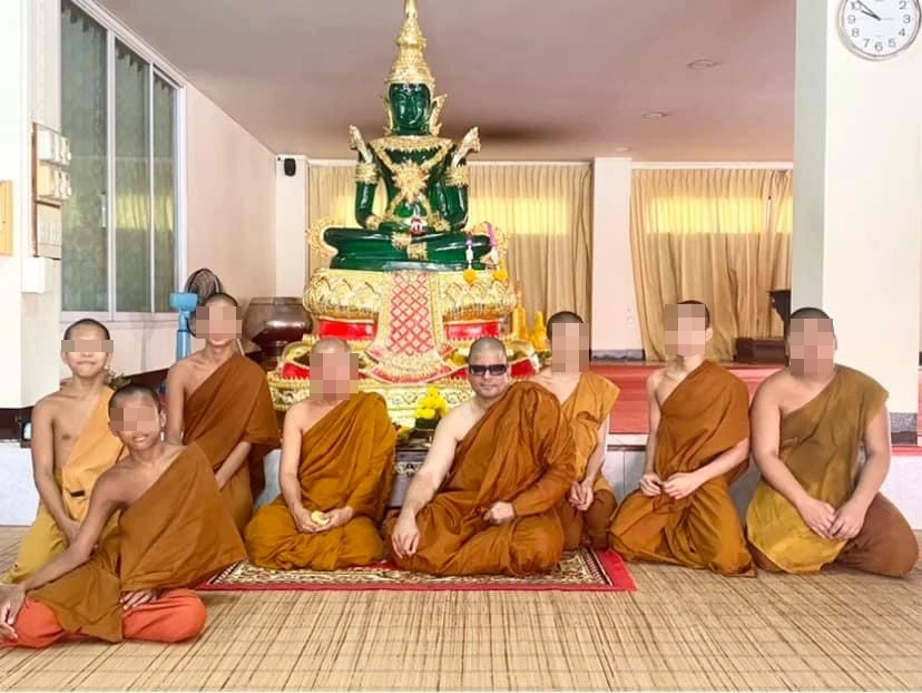 &quot;เค ร้อยล้าน&quot; โพสต์ภาพออกบวชเป็นพระสงฆ์