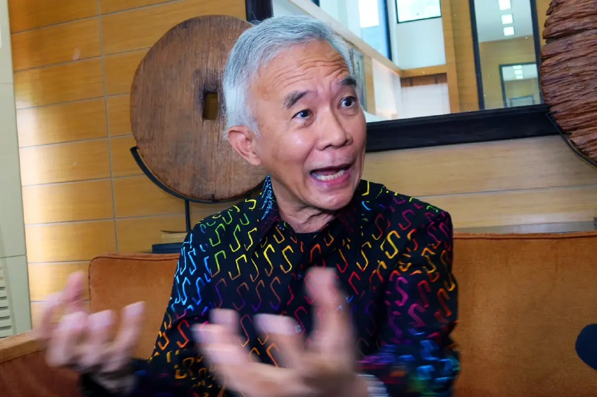 "สุวัจน์"ฟันธงเสถียรภาพรัฐบาลยังปึ้กมั่นใจผ่านศึกซักฟอกฉลุย