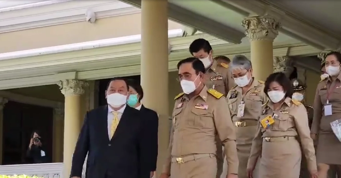 "นายกฯ” ยัน ศบค.ประเมินอยู่แล้ว หลัง ”ชัชชาติ” เล็งชงคน กทม.ถอดหน้ากาก