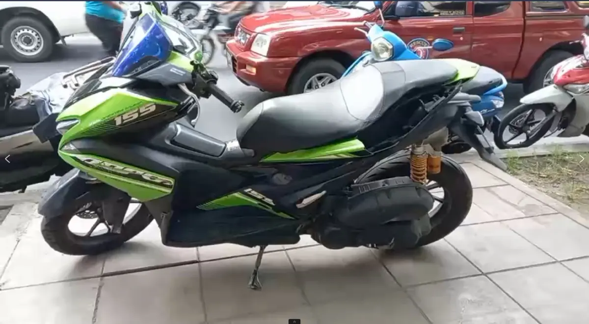 แมสเซสเจอร์ หันหน้าโวย เสียหลักพุ่งชนเสาไฟ - คู่กรณีด่าคนตาย อนาถ!