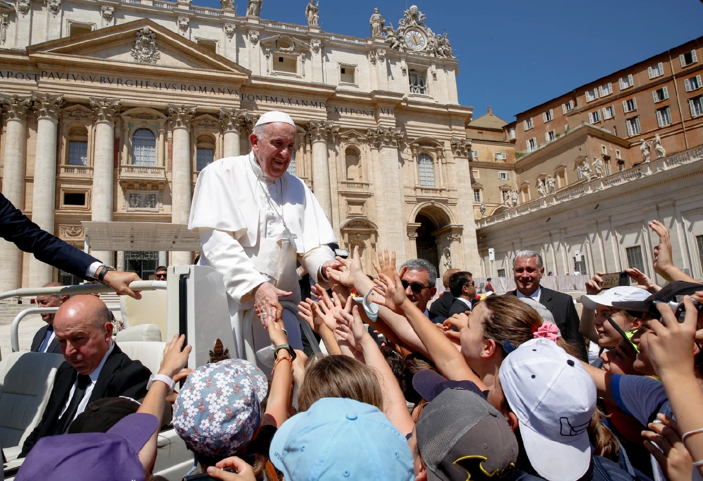 สาธุชนชาวคริสต์หวั่นโป๊ปฟรานซิสจะทรงสละสมณศักดิ์