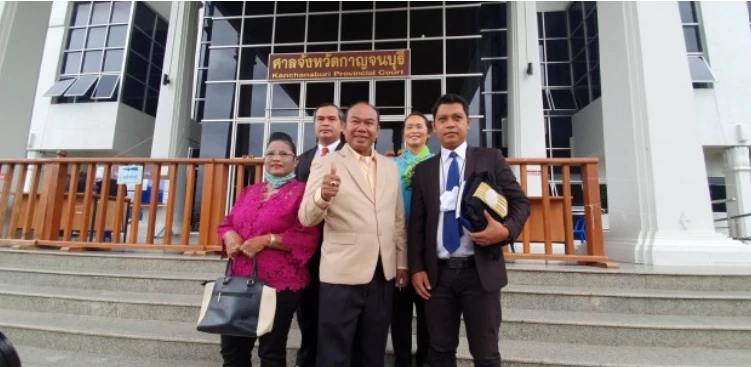 ครูปรีชาและทีมงาน