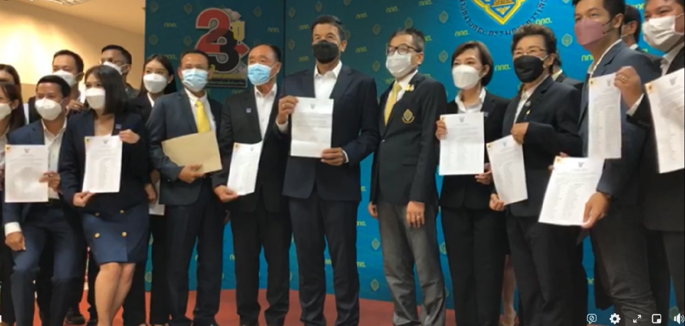 "ชัชชาติ" เข้ารับตำแหน่งผู้ว่าราชการกรุงเทพมหานคร คนที่ 17 อย่างเป็นทางการ