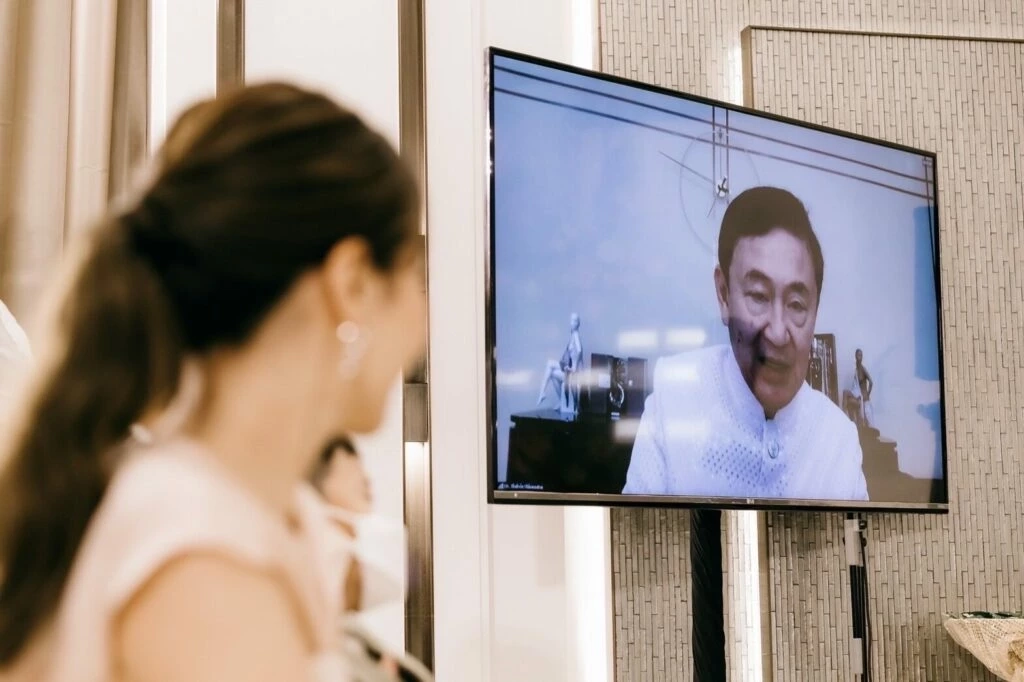 สุดเซอร์ไพรส์ "โอ๊ค พานทองแท้" วิวาห์เงียบ "พ่อทักษิณ-อาปู" อวยพรชื่นมื่น