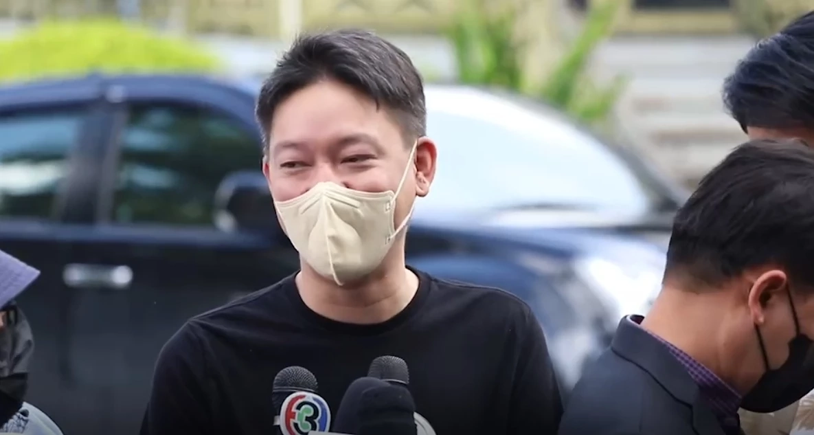 “จิน สามีหนิง” ควง “ทนายตั้ม” รับทราบข้อหาหมิ่น “กระติก”  ยันไม่ได้ทำอะไรผิด