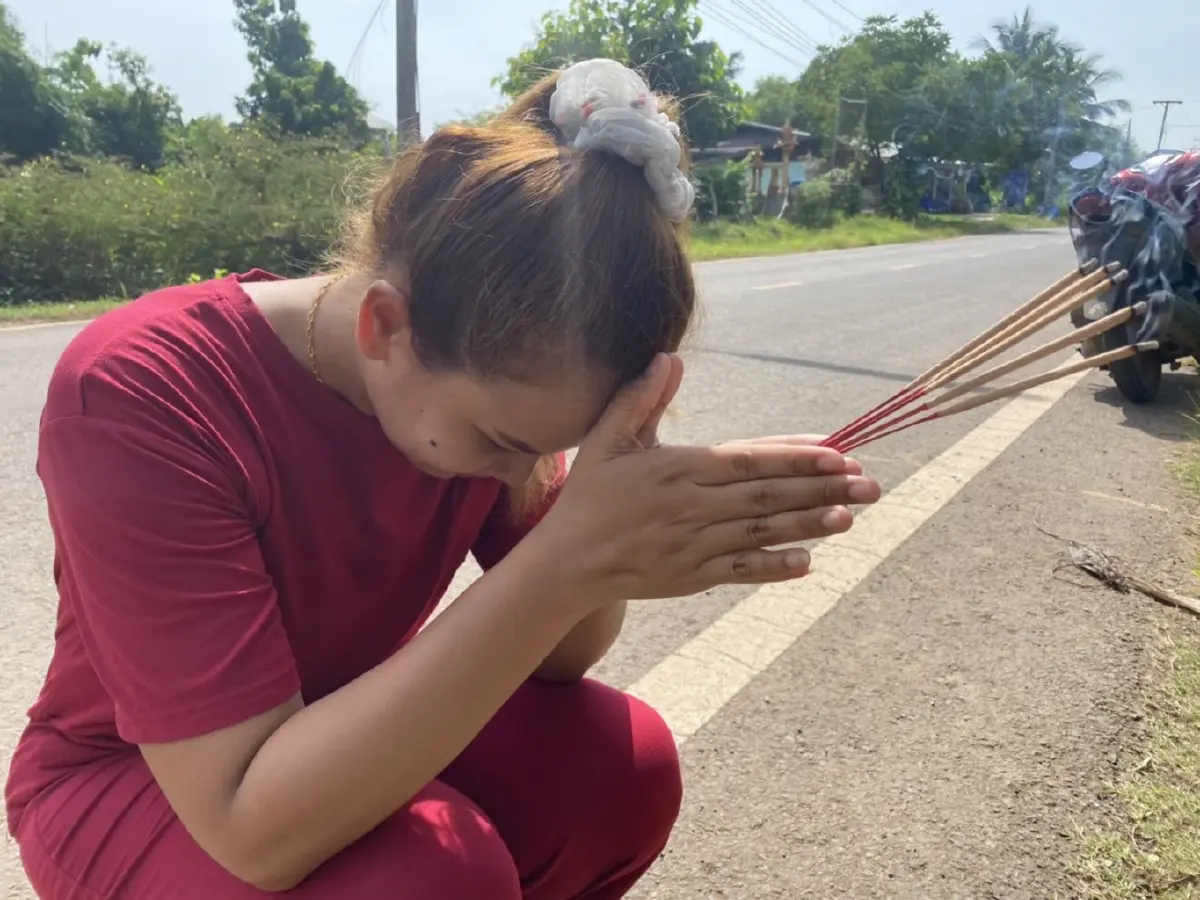 ถูกถ้วนหน้าทั้งตำบลงูแผ่แม่เบี้ยบนป้ายทะเบียนรถ เจ้าตัวดีใจจะทำบุญ